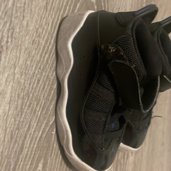 Air Jordan’s 11 retro space jam - Picture 3 of 4